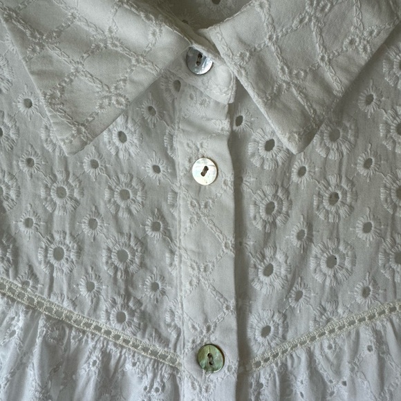 White Eyelet Zara Cropped Blouse w/ pearlized buttons - Picture 2 of 9